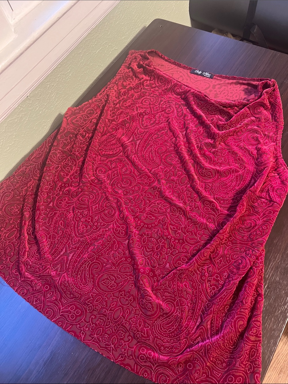 Only Nine Woman Gorgeous Deep Red Velvet Paisley Top 3X